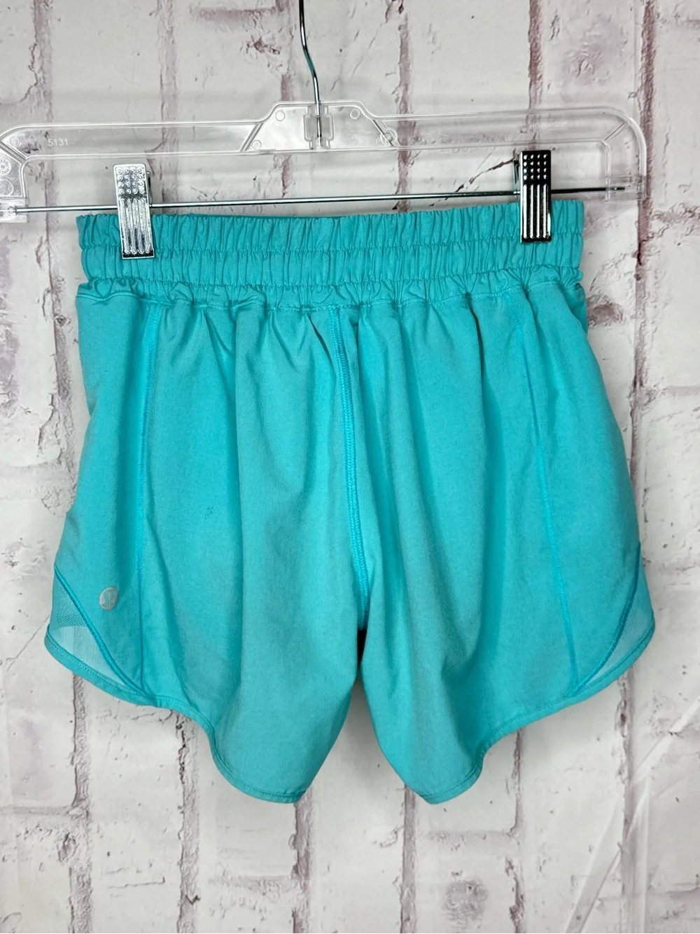 Lululemon Womens Hotty Hot Low Rise Lined Shorts 4” Size 2 Turquoise Running Gym